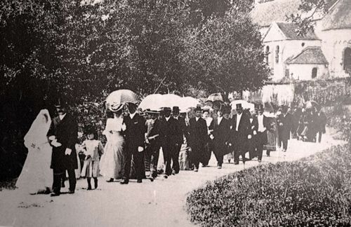 Mariage à l'église de la Sainte Trinité de Trucy, juin 1906.