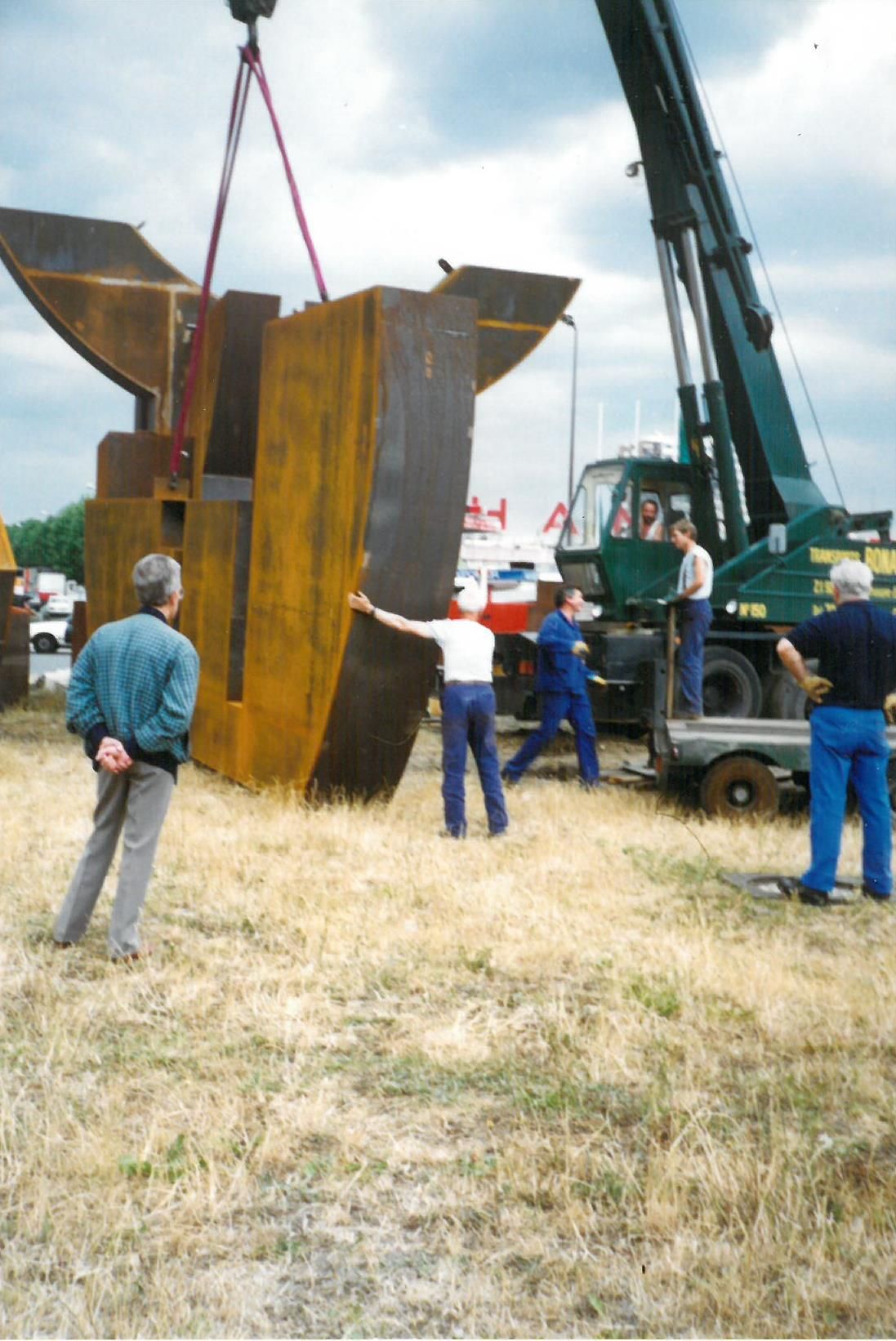 Installation de la sculpture Liberté