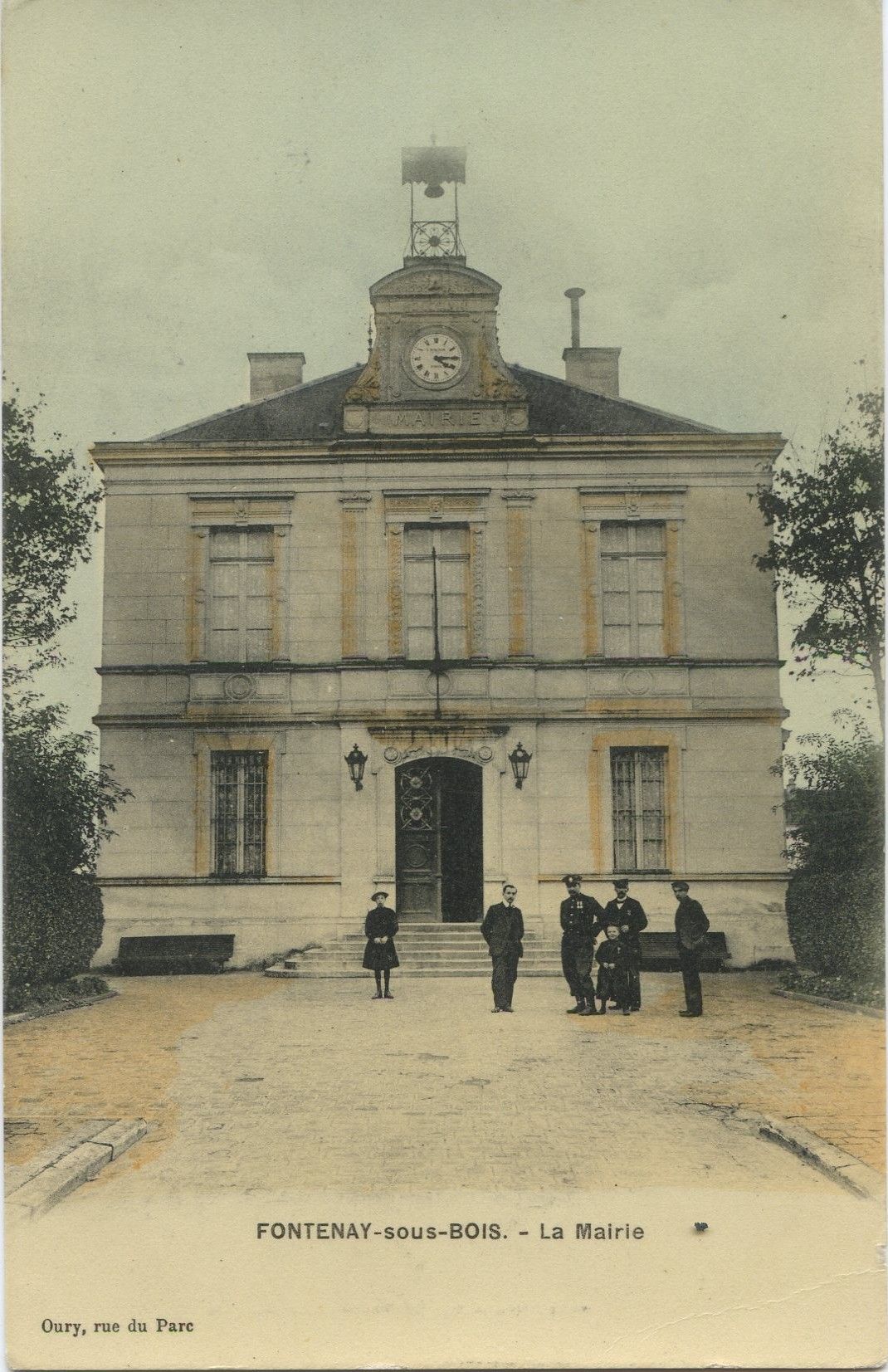 Mairie primitive avec son clocheton