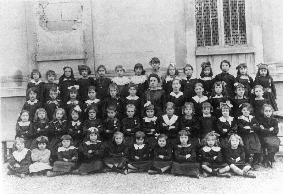 Groupe scolaire Victor-Duruy, école des filles vers 1920