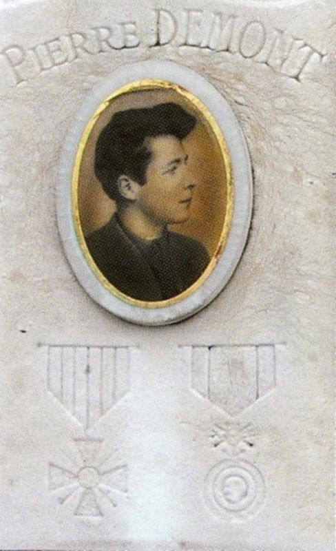 Portrait de Pierre Demont sur sa tombe