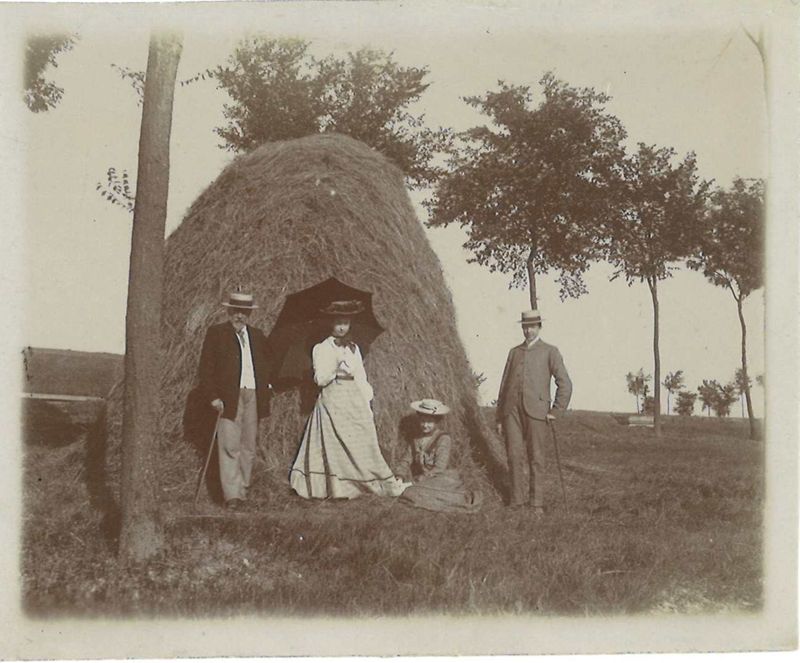 Meule de foin au Fort de Nogent, 1902
