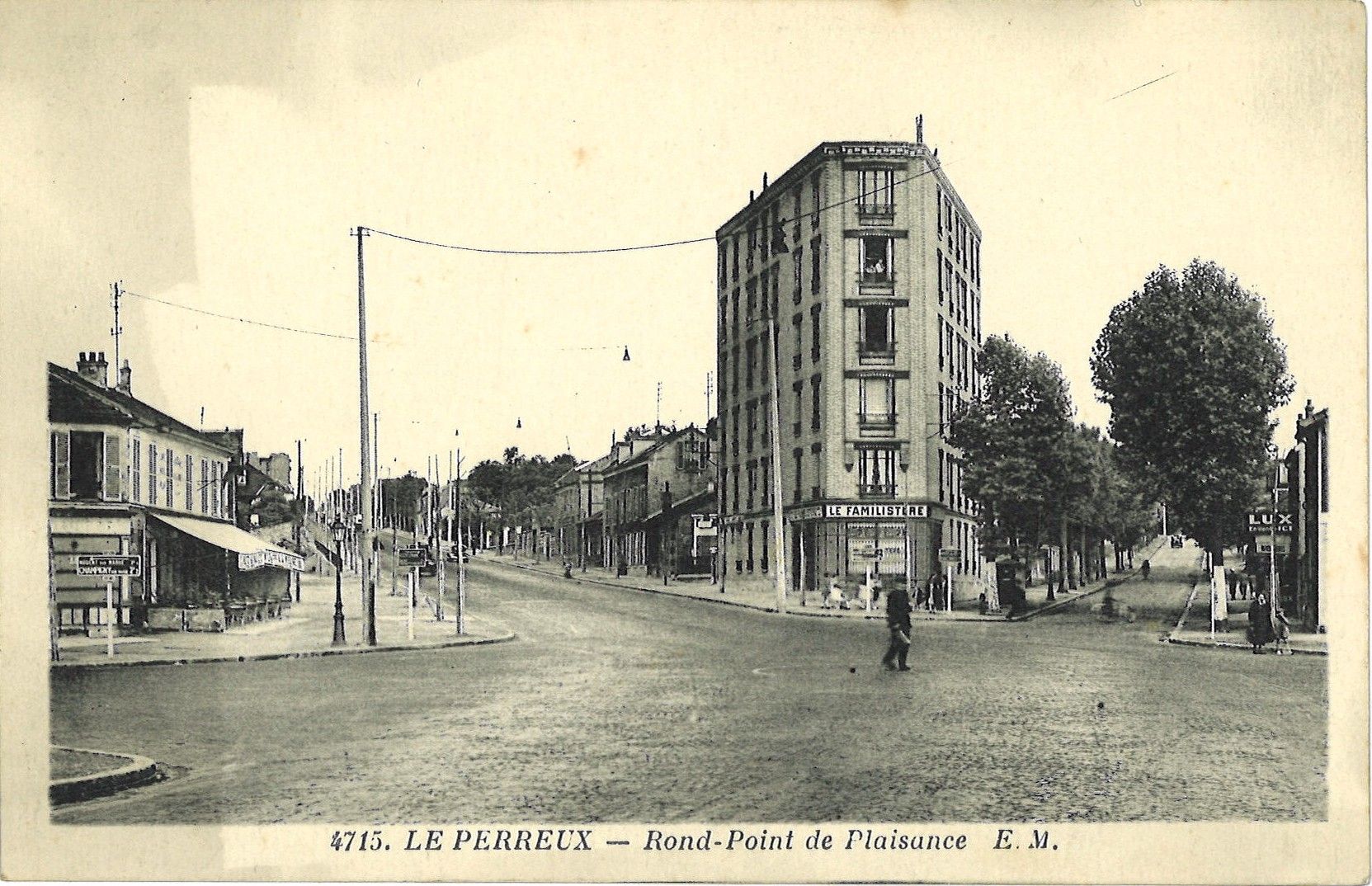 Le Familistère au rond-point de Plaisance