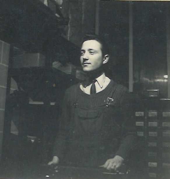 Louis Bayeurte en tenue de travail