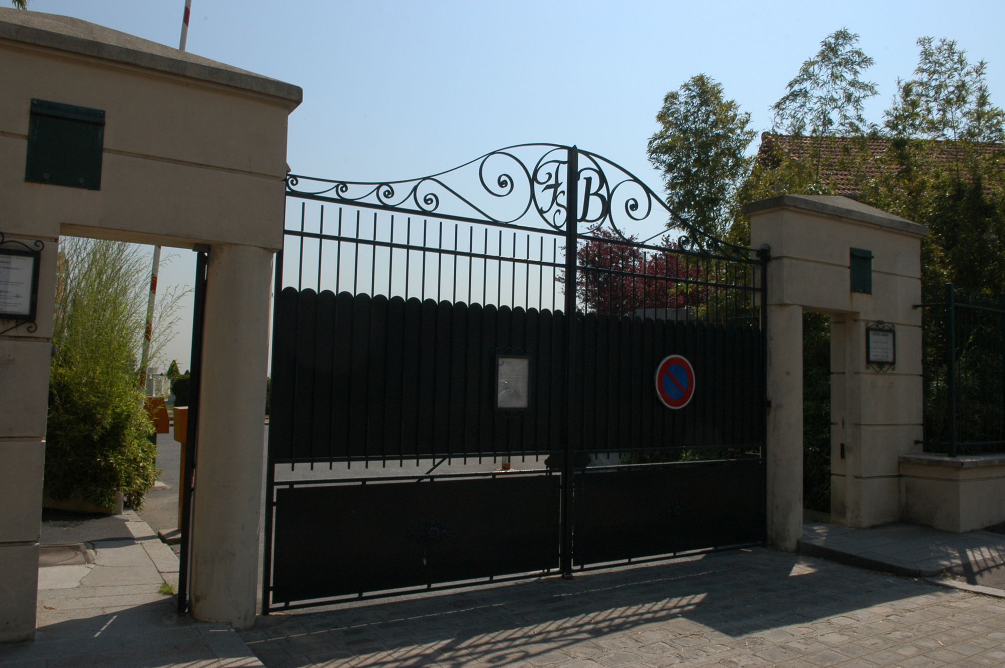 Portail d'entrée boulevard Gallieni