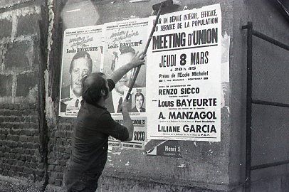 Elections législatives, affichage pour un meeting au préau de l'école Michelet