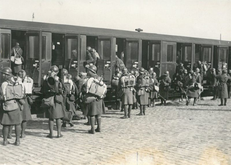 Troupes coloniales en gare de Fontenay Vincennes 1931