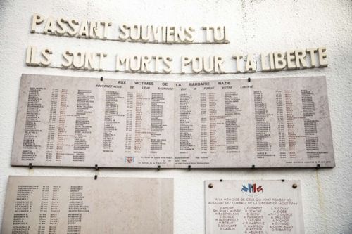 Plaque posée au Mémorial de la Liberté à l'angle de l'avenue de Neuilly et du boulevard Galliéni.