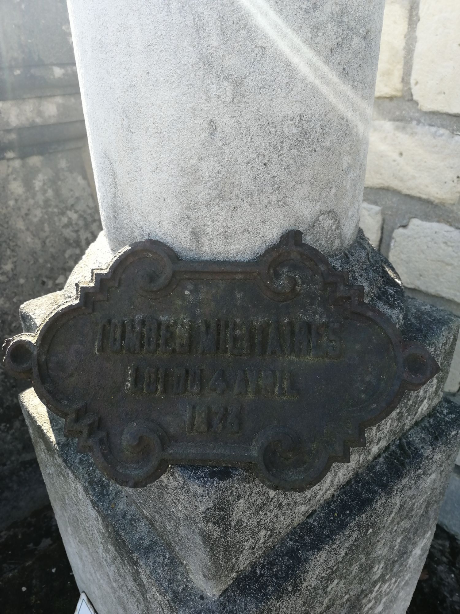 Plaque posée sur la tombe du soldat wurtembergeois