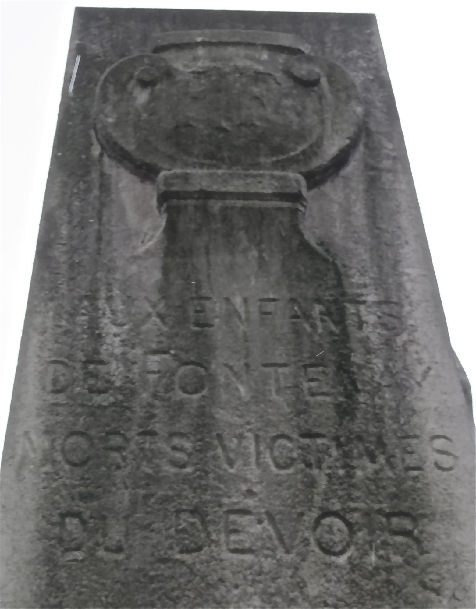Inscription sur l'obélisque, face arrière du monument