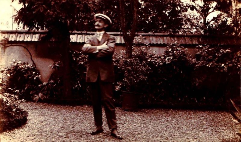 Louis Blériot  dans un jardin à Fontenay-sous-Bois 