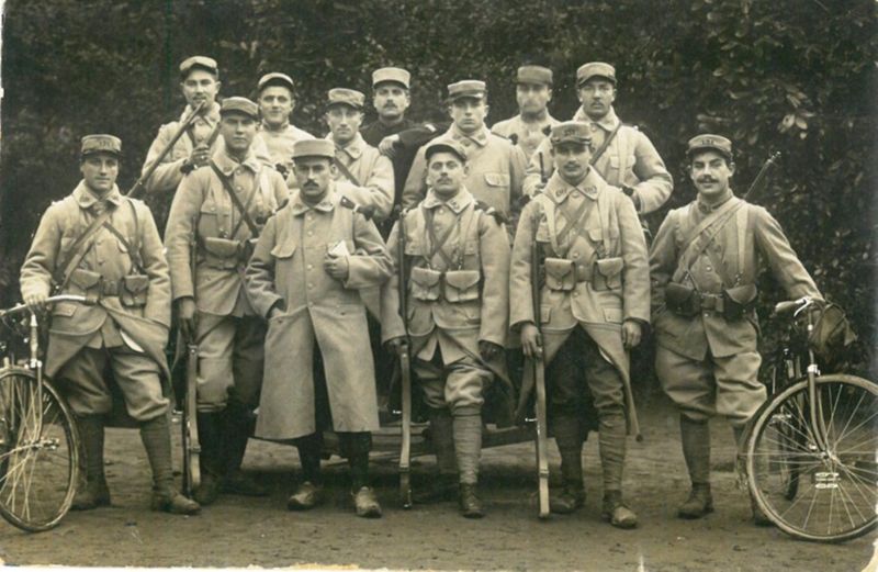 Léopold et ses camarades avant le départ au front, 1915