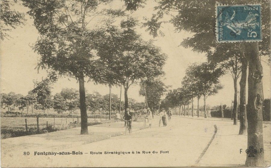 Route Stratégique à la rue du Fort, carte postale 1911.