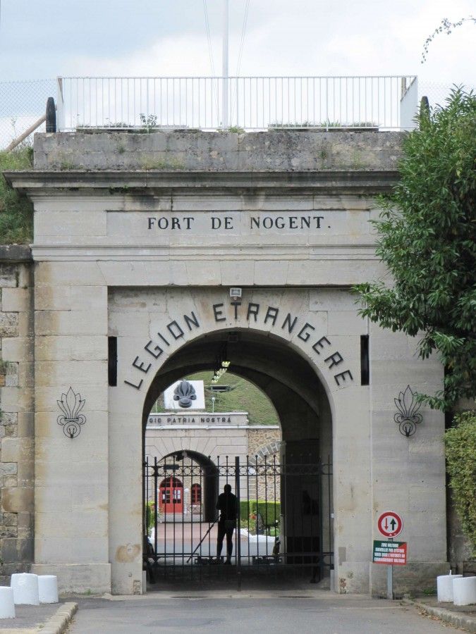 Photographie de l'entrée du Fort de Nogent, sans date.