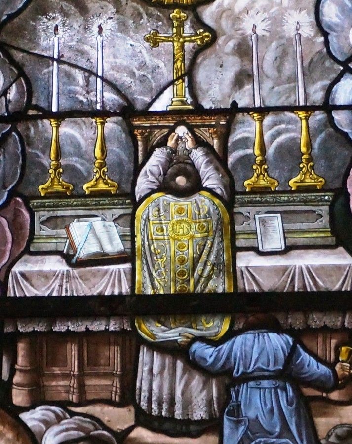 Photographie d'une partie du vitrail commémoratif de la guerre 1914-1918, 2018. 