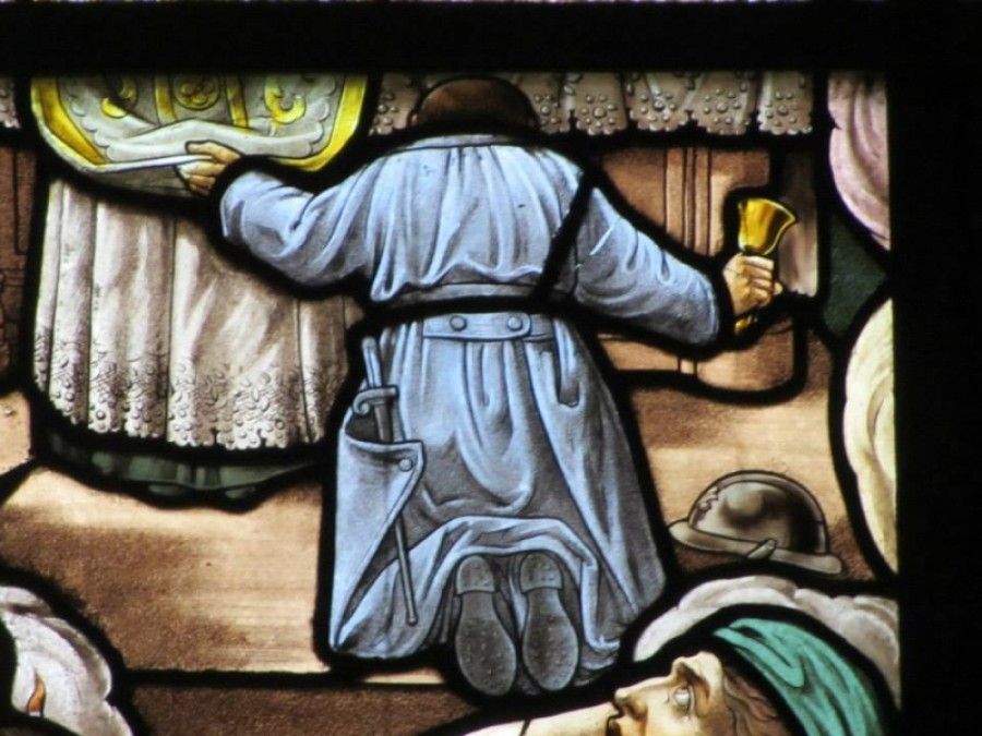 Photographie d'une partie du vitrail commémoratif de la guerre, 2018.