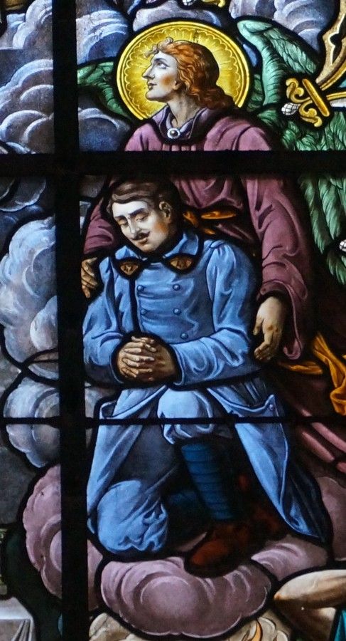 Photographie d'une partie du vitrail commémoratif de la guerre 1914-1918, 2018. 